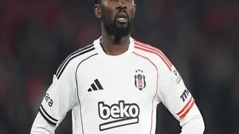 重庆俱乐部背负2亿债务，巨额欠税吸睛聚焦